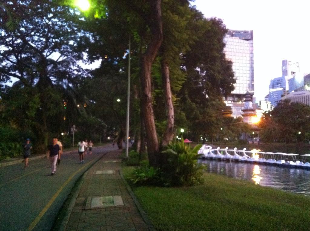 Smile Society Hostel Bangkok Ngoại thất bức ảnh