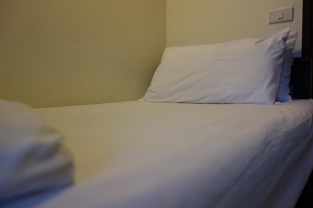Smile Society Hostel Bangkok Ngoại thất bức ảnh