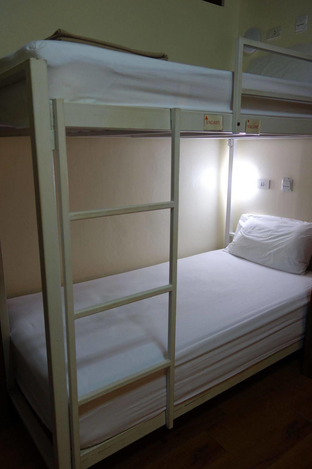 Smile Society Hostel Bangkok Ngoại thất bức ảnh