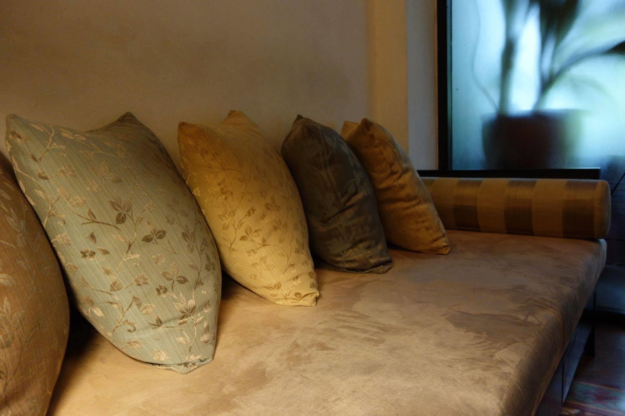 Smile Society Hostel Bangkok Ngoại thất bức ảnh