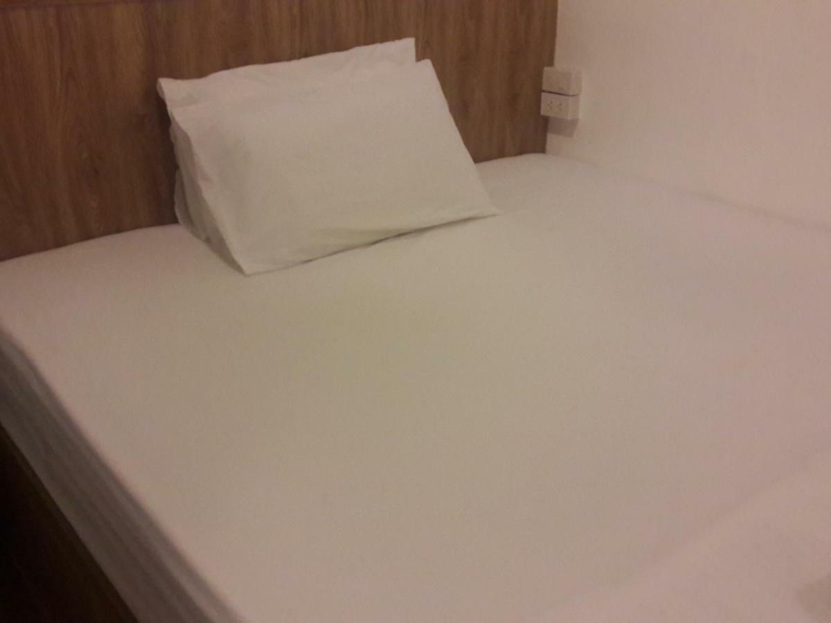 Smile Society Hostel Bangkok Ngoại thất bức ảnh